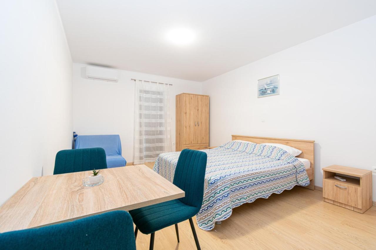 Apartments By The Sea Mandre, Pag - 3084 Kolan Buitenkant foto