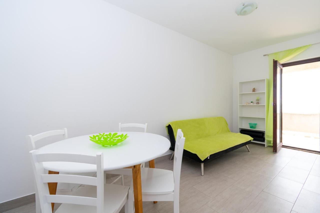 Apartments By The Sea Mandre, Pag - 3084 Kolan Buitenkant foto