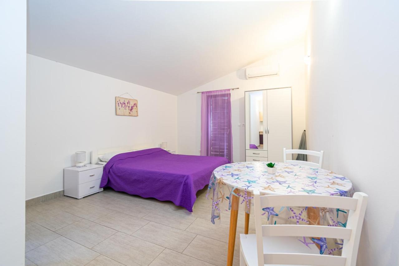 Apartments By The Sea Mandre, Pag - 3084 Kolan Buitenkant foto