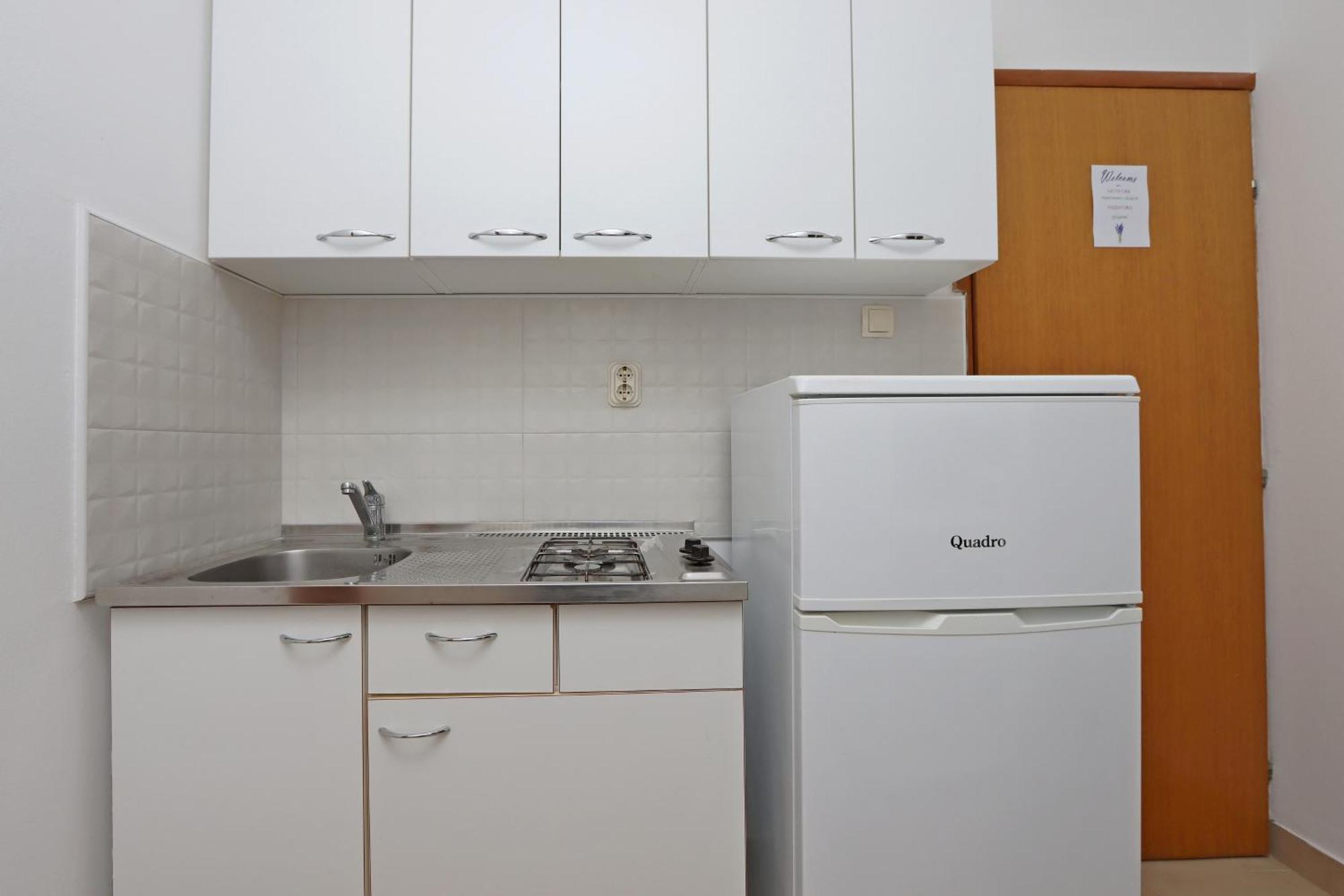 Apartments By The Sea Mandre, Pag - 3084 Kolan Kamer foto